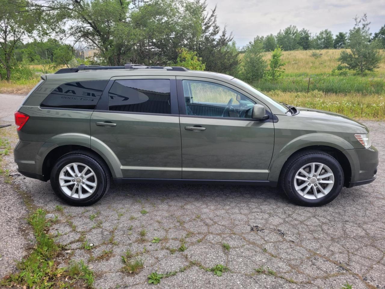 2017 Dodge Journey SXT Photo2