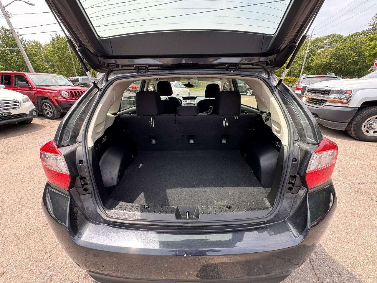 2016 Subaru Impreza 2.0i - Photo #12
