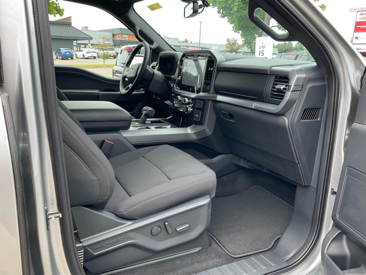 2025 Ford F-150 XLT Photo5