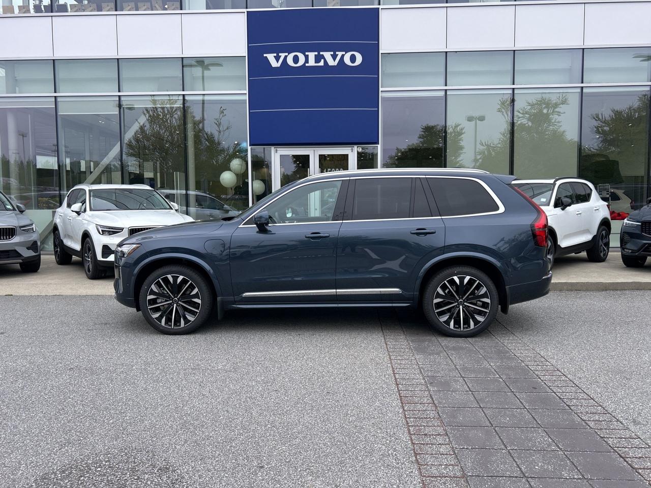 New 2025 Volvo XC90 Plug-In Hybrid 2025.5 T8 AWD Ultra Bright Theme 7-Seater for sale in Surrey, BC