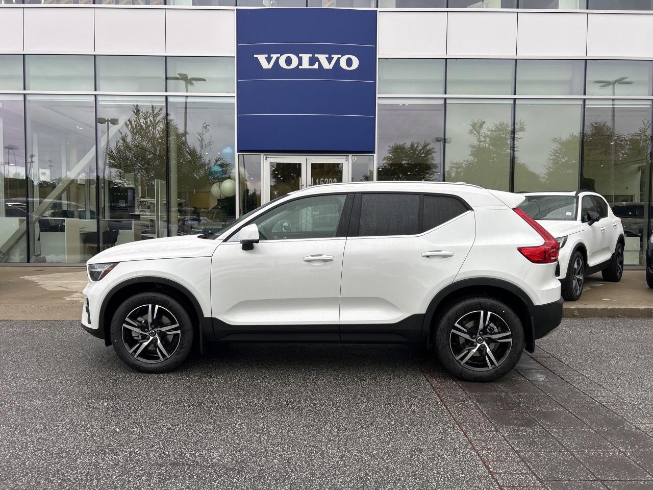 New 2025 Volvo XC40 B5 AWD Core Bright Theme for sale in Surrey, BC