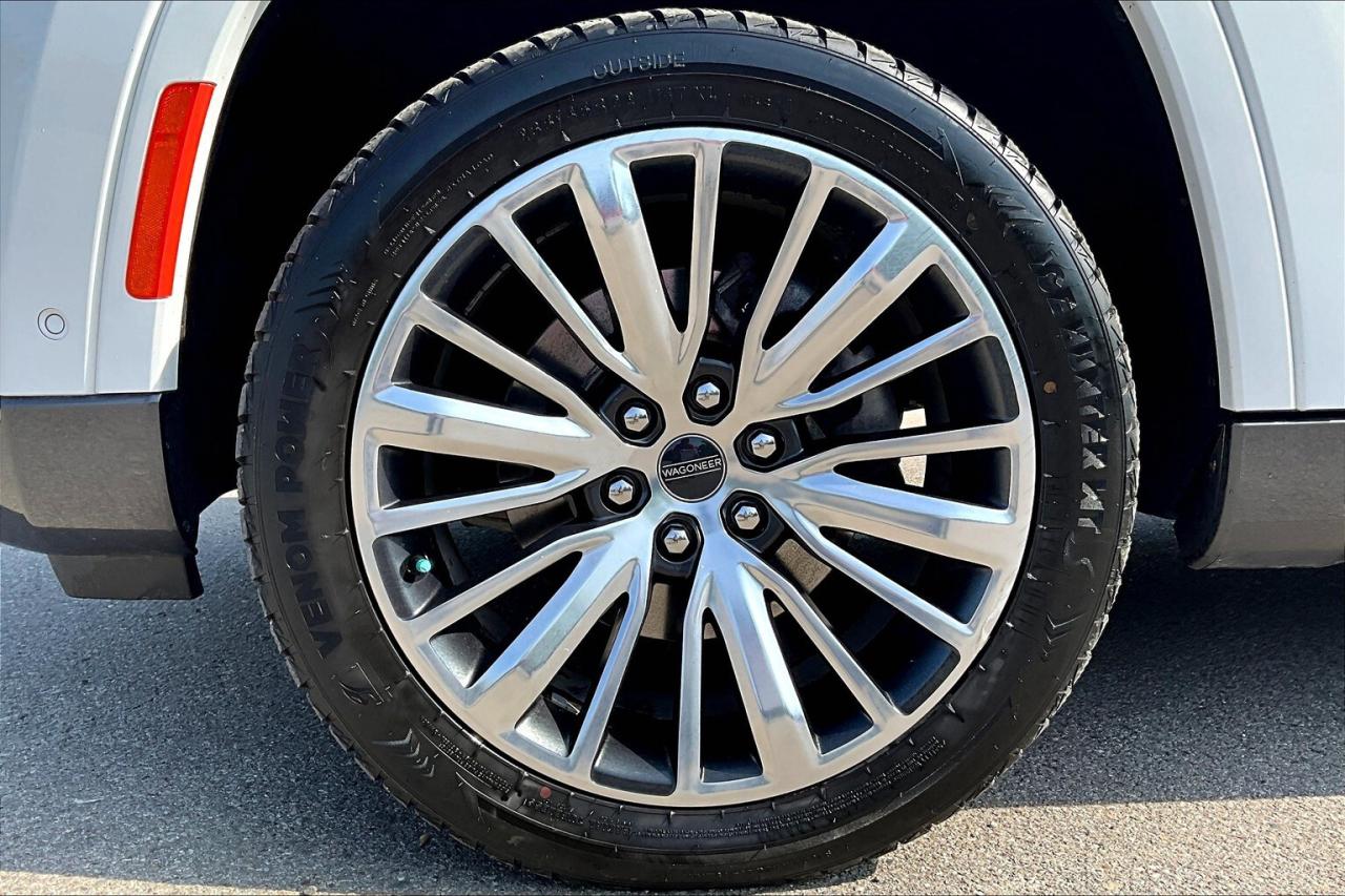 2022 Jeep Grand Wagoneer Series III | 6.4L V8 | Massage Seats | Tow Pkg 4X4 Photo