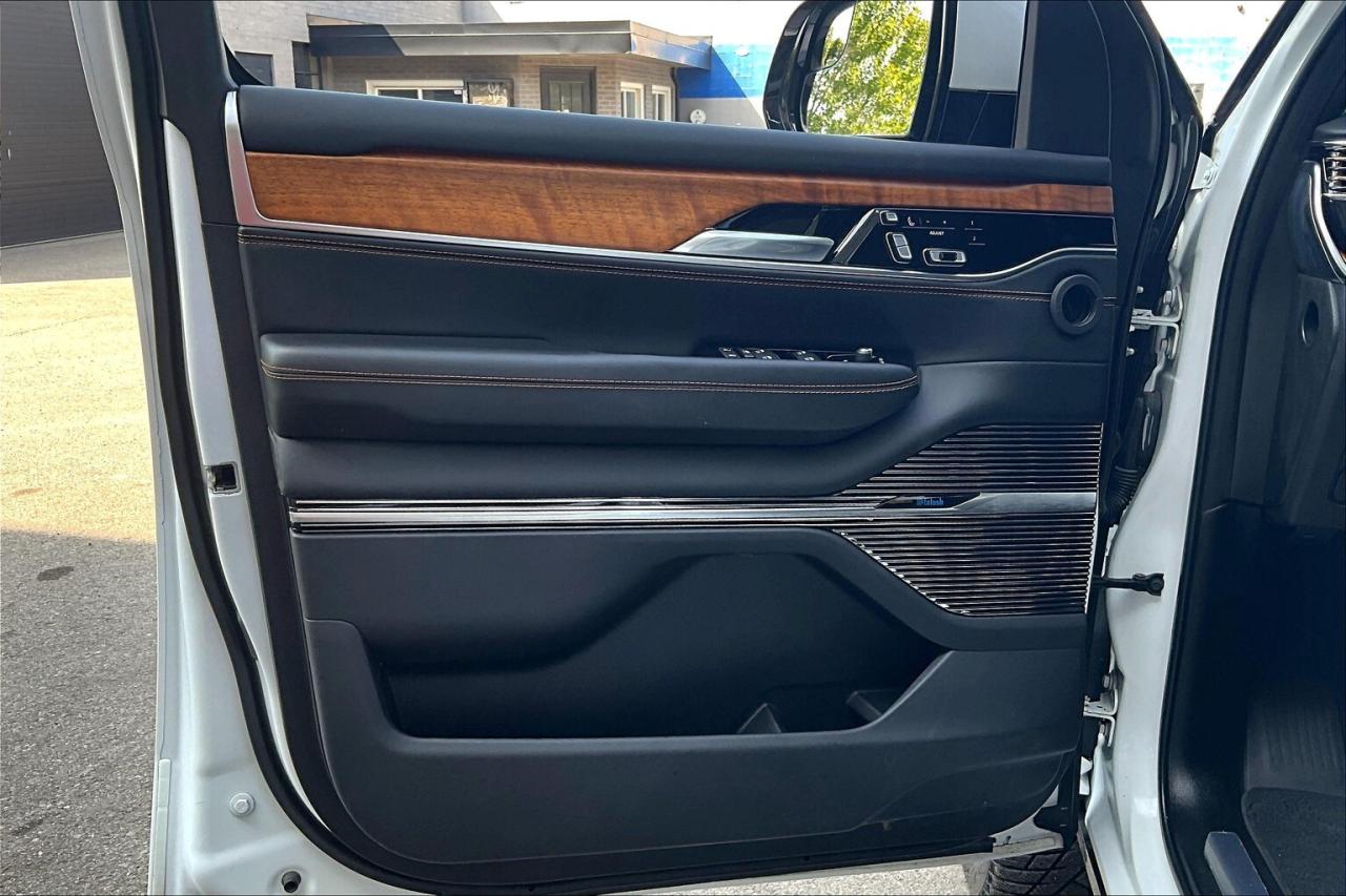 2022 Jeep Grand Wagoneer Series III | 6.4L V8 | Massage Seats | Tow Pkg 4X4 Photo