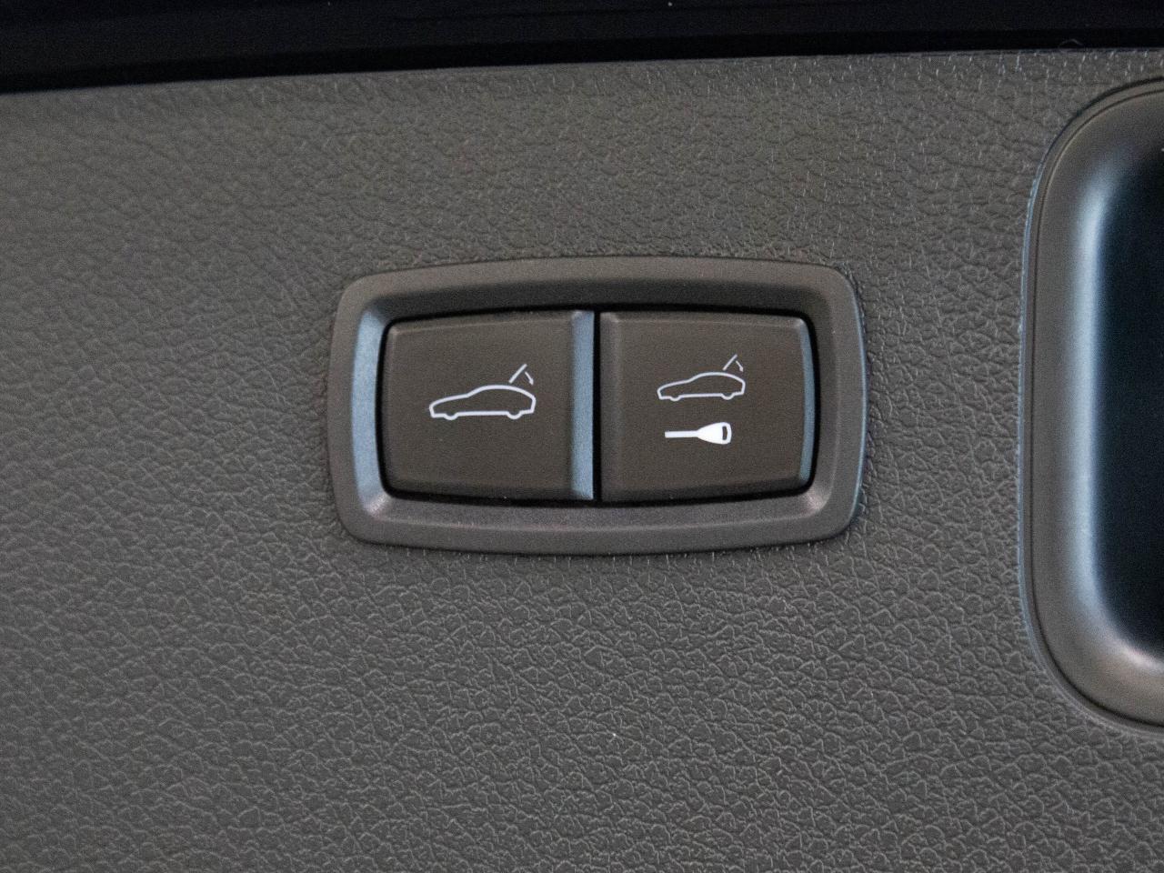 2023 Porsche Macan PREMIUM PLUS PACKAGE | 19" RIM |  PANO Photo