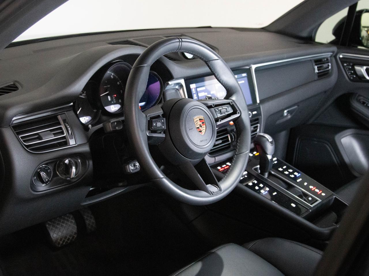 2023 Porsche Macan PREMIUM PLUS PACKAGE | 19" RIM |  PANO Photo