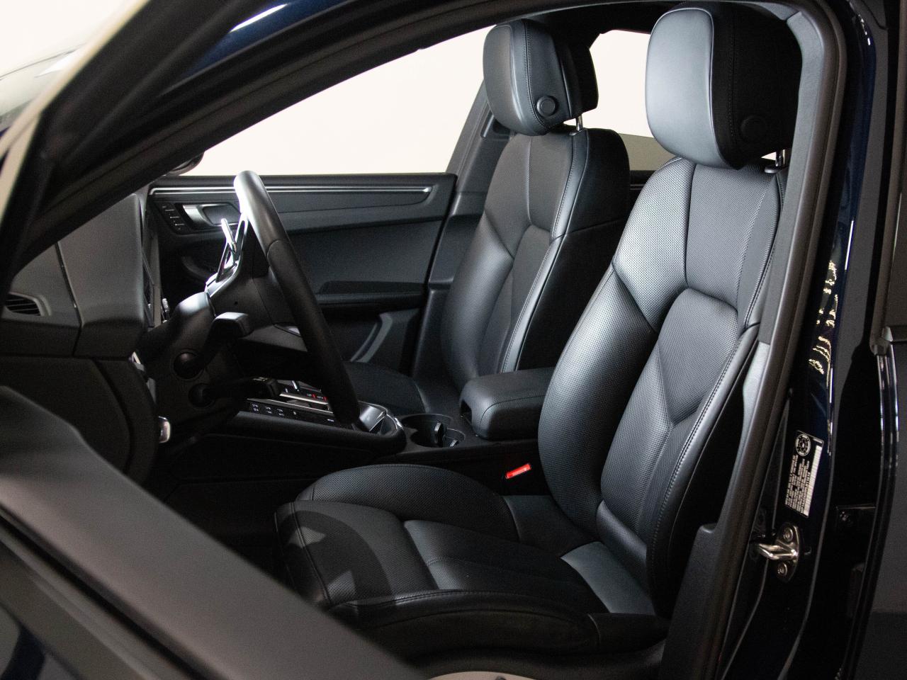 2023 Porsche Macan PREMIUM PLUS PACKAGE | 19" RIM |  PANO Photo