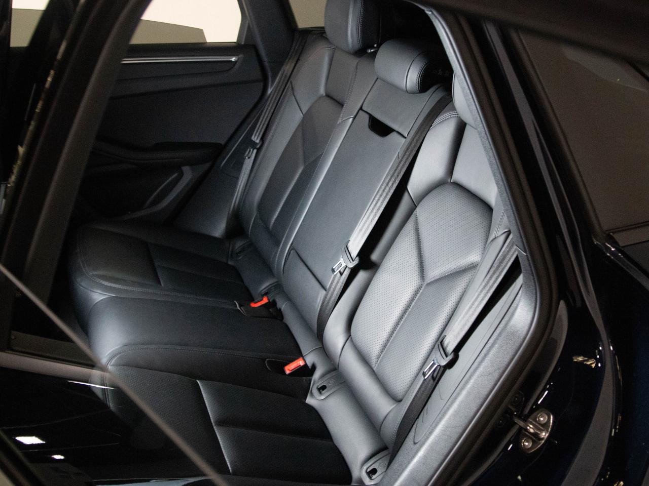 2023 Porsche Macan PREMIUM PLUS PACKAGE | 19" RIM |  PANO Photo