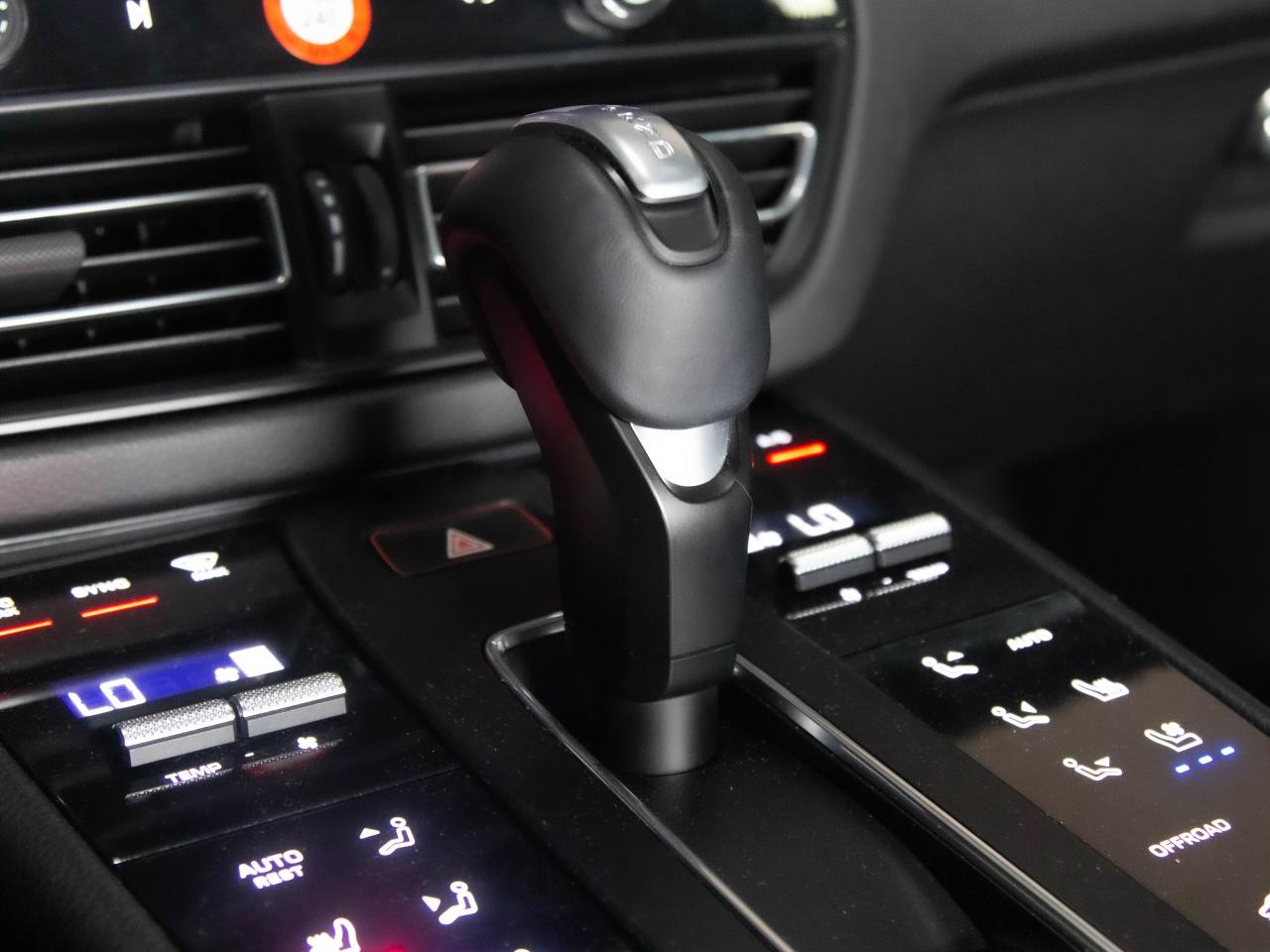 2023 Porsche Macan PREMIUM PLUS PACKAGE | 19" RIM |  PANO Photo