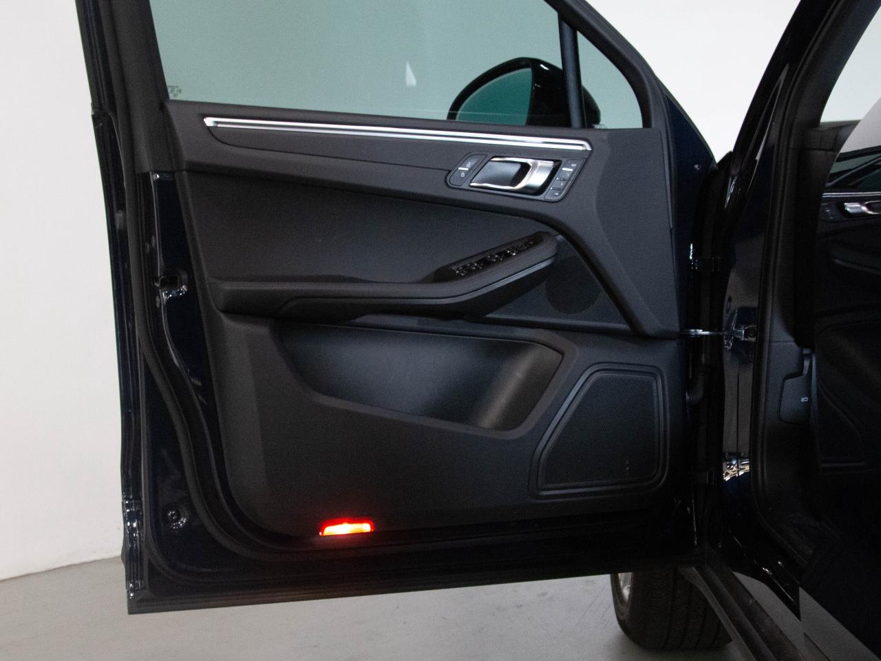 2023 Porsche Macan PREMIUM PLUS PACKAGE | 19" RIM |  PANO Photo