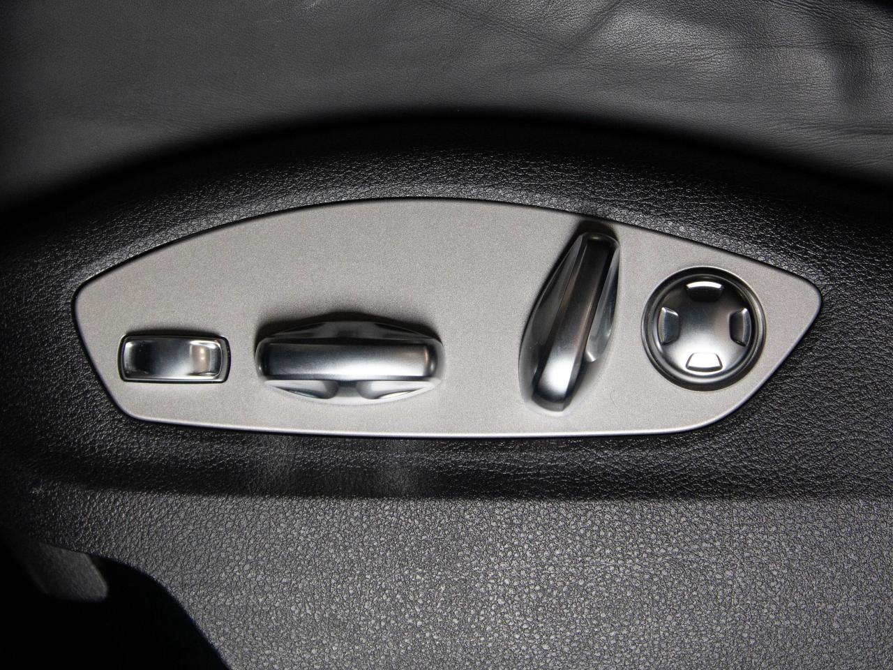 2023 Porsche Macan PREMIUM PLUS PACKAGE | 19" RIM |  PANO Photo