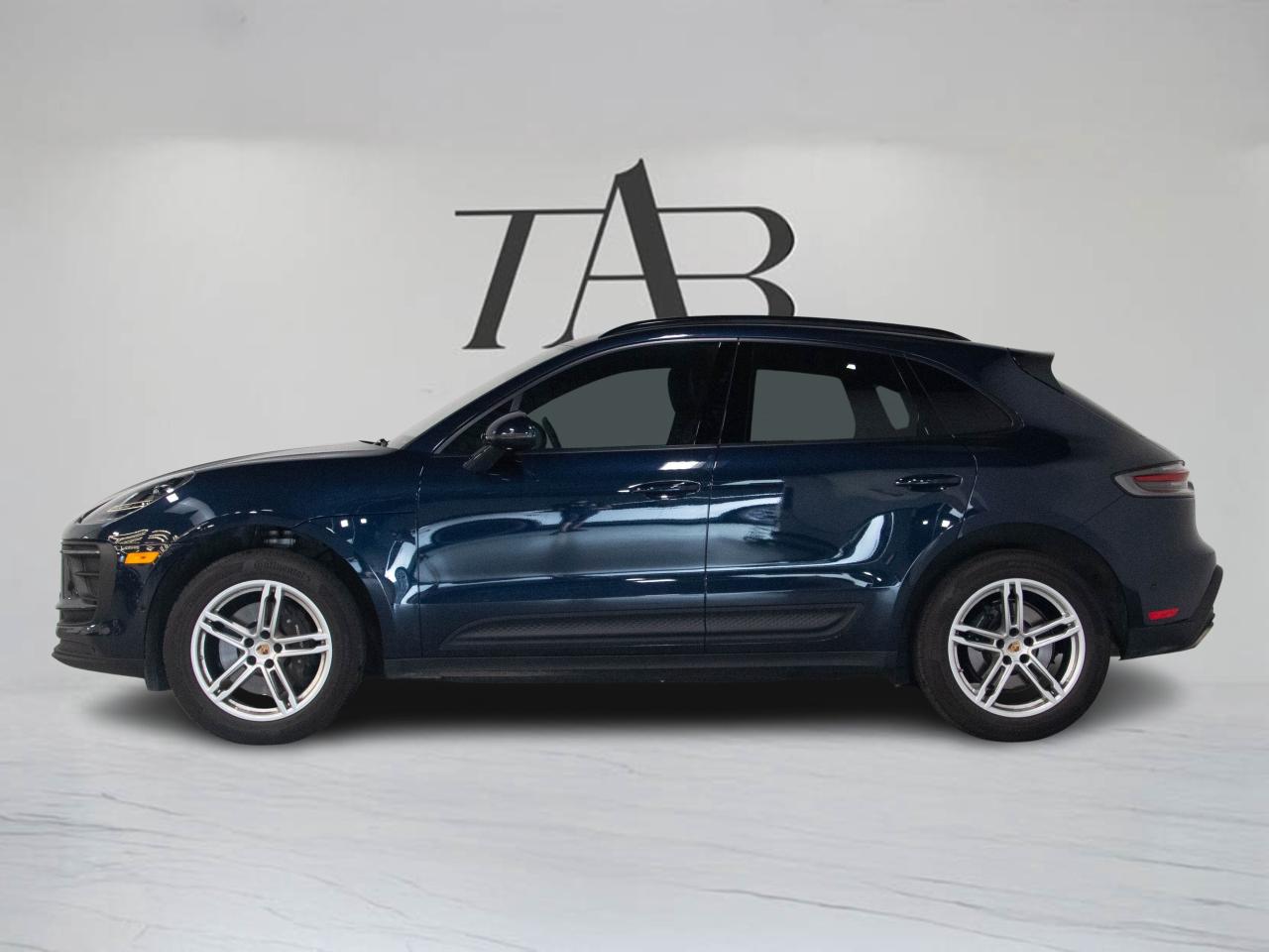 2023 Porsche Macan PREMIUM PLUS PACKAGE | 19" RIM |  PANO Photo