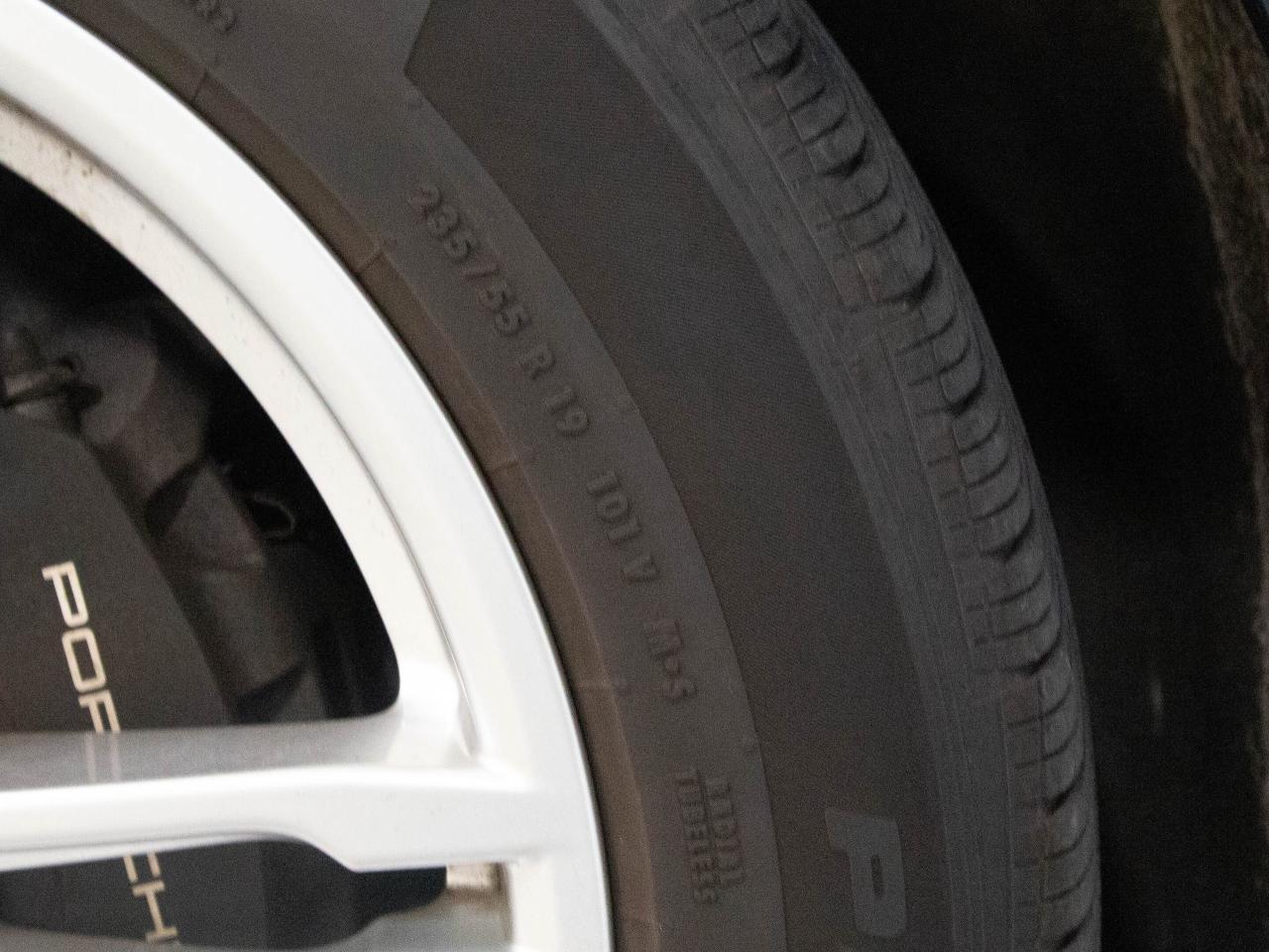 2023 Porsche Macan PREMIUM PLUS PACKAGE | 19" RIM |  PANO Photo