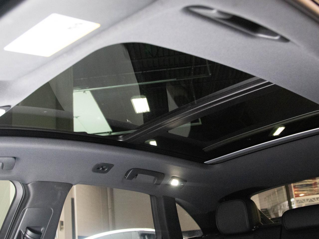 2023 Porsche Macan PREMIUM PLUS PACKAGE | 19" RIM |  PANO Photo