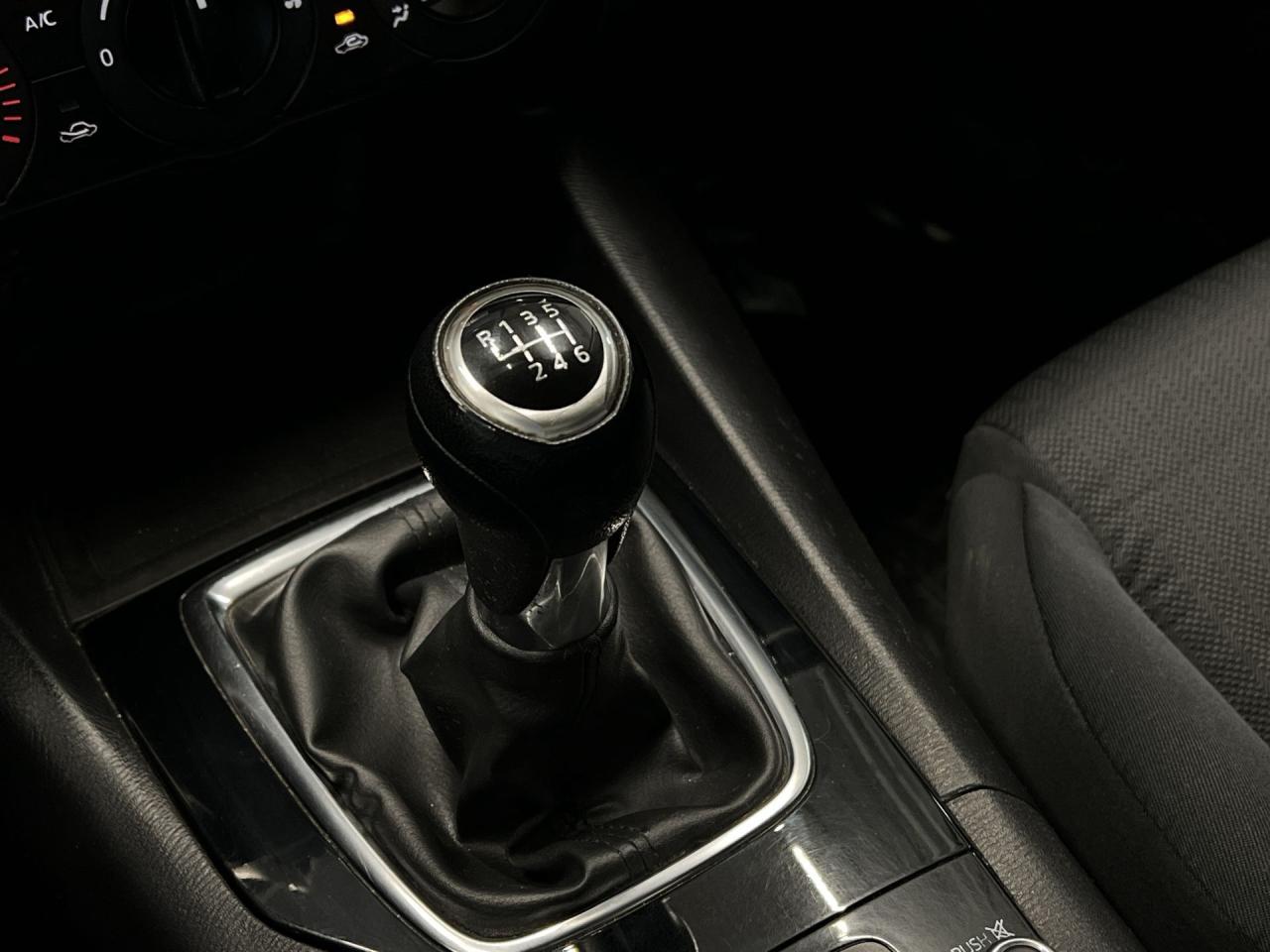 2016 Mazda MAZDA3 6-SPEED | LOW KMS!! | NAV | REAR CAM | BLUETOOTH Photo