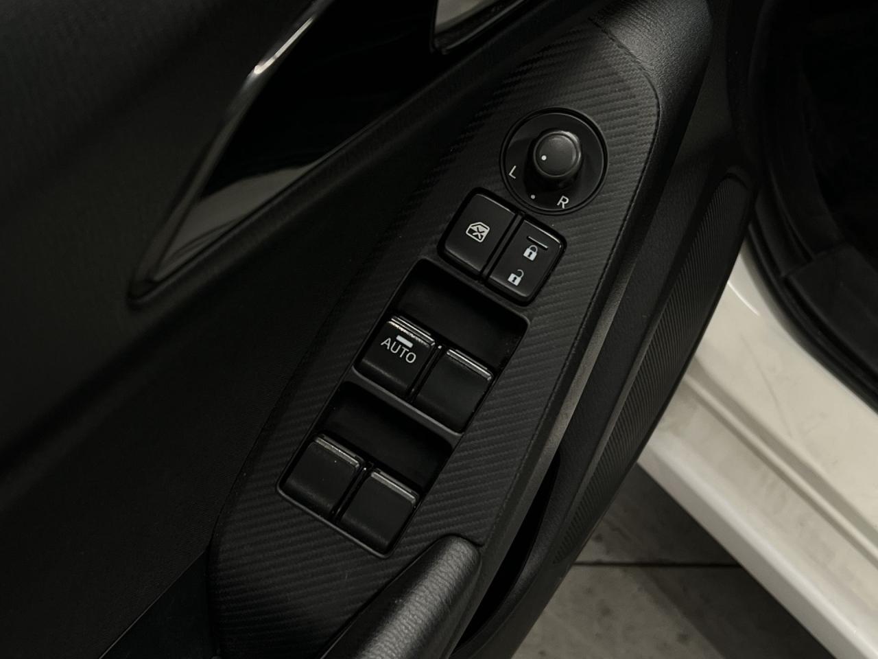 2016 Mazda MAZDA3 6-SPEED | LOW KMS!! | NAV | REAR CAM | BLUETOOTH Photo