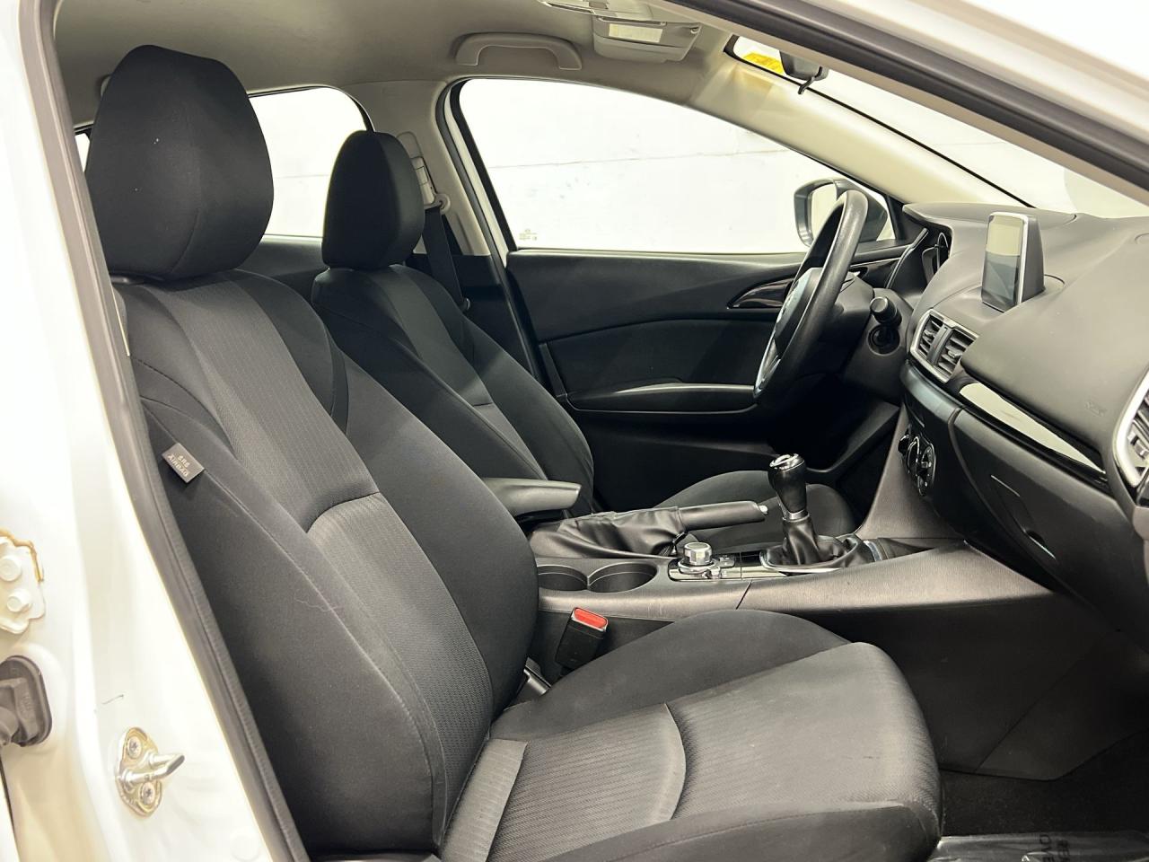 2016 Mazda MAZDA3 6-SPEED | LOW KMS!! | NAV | REAR CAM | BLUETOOTH Photo