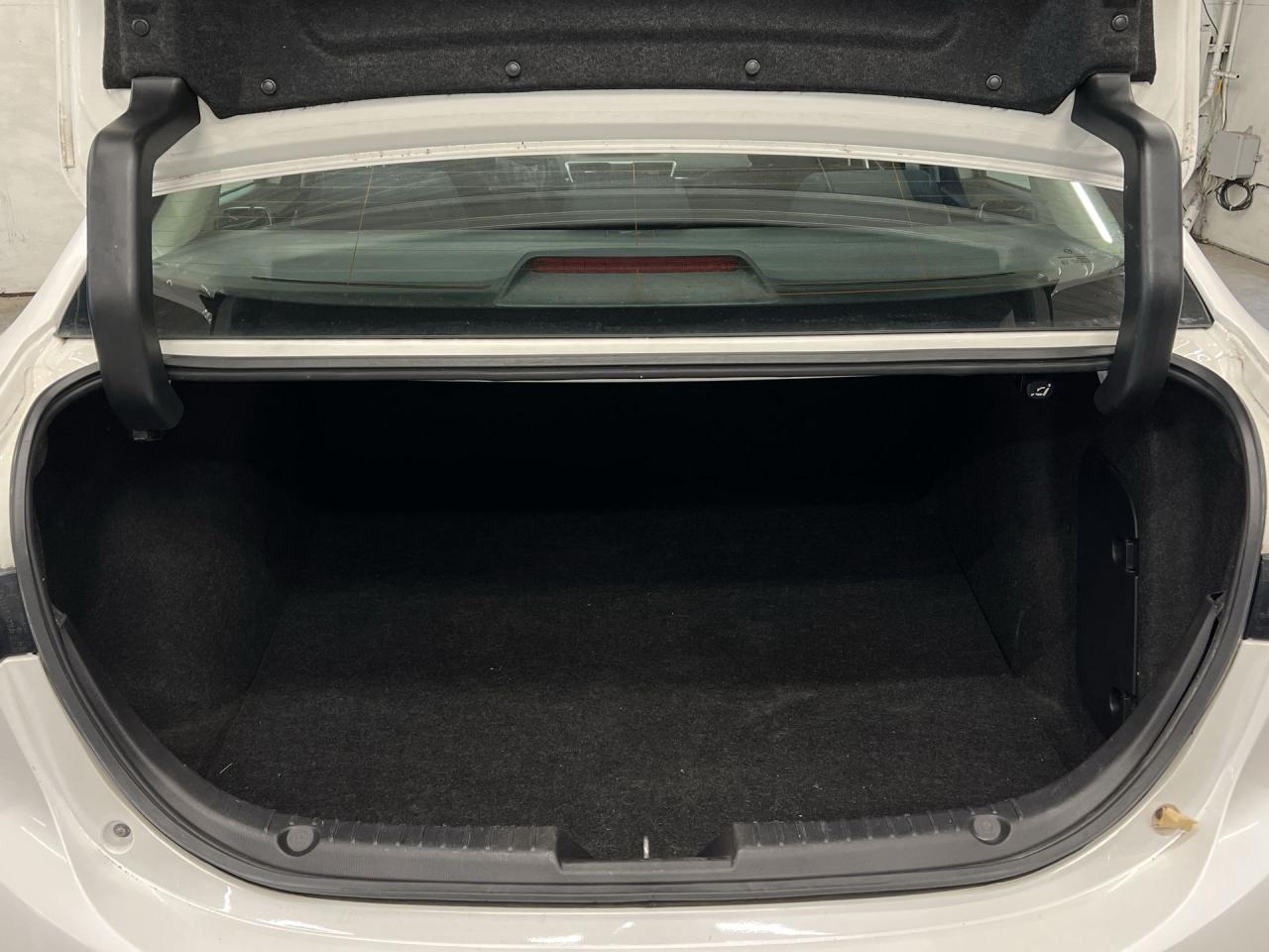 2016 Mazda MAZDA3 6-SPEED | LOW KMS!! | NAV | REAR CAM | BLUETOOTH Photo