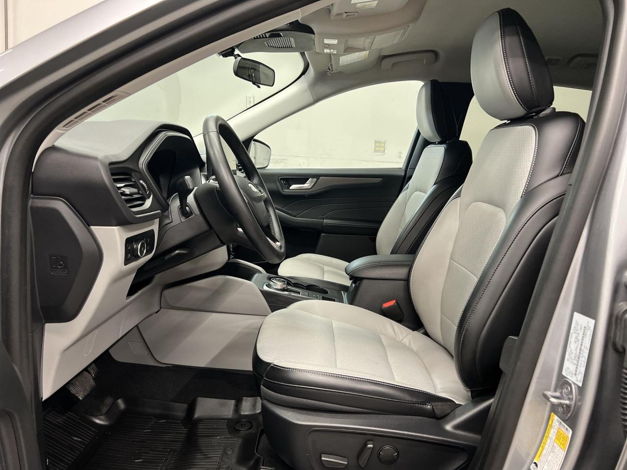 2024 Ford Escape PLUG-IN HYBRID | HTD SEATS | 13IN SCREEN | CARPLAY Photo