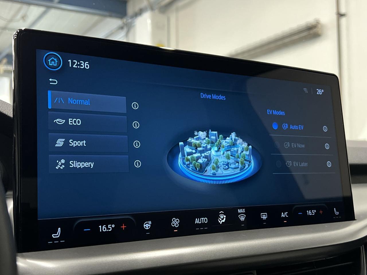 2024 Ford Escape PLUG-IN HYBRID | HTD SEATS | 13IN SCREEN | CARPLAY Photo