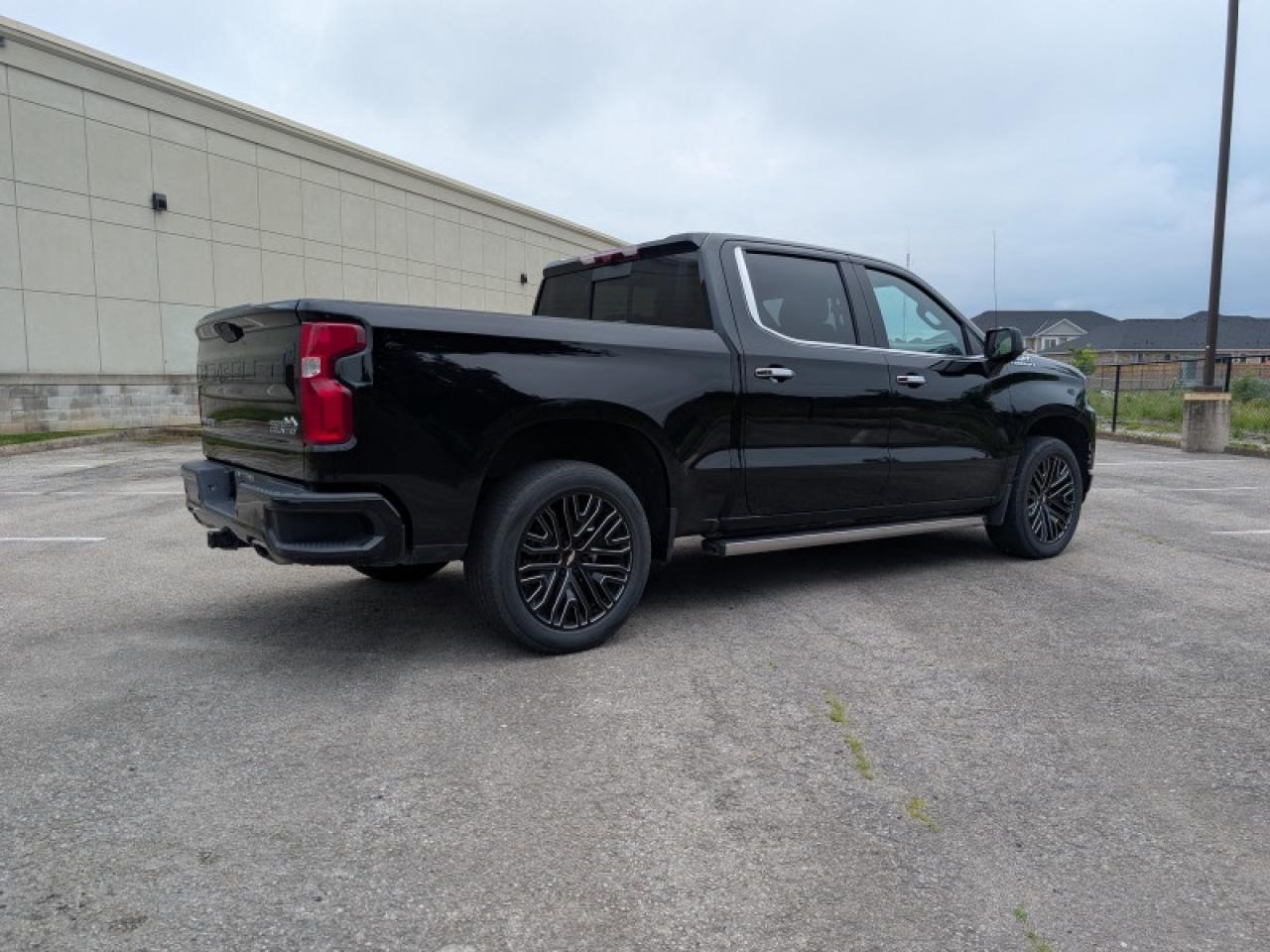 2020 Chevrolet Silverado 1500 High Country  **DELUXE + TECH PKG** Photo4
