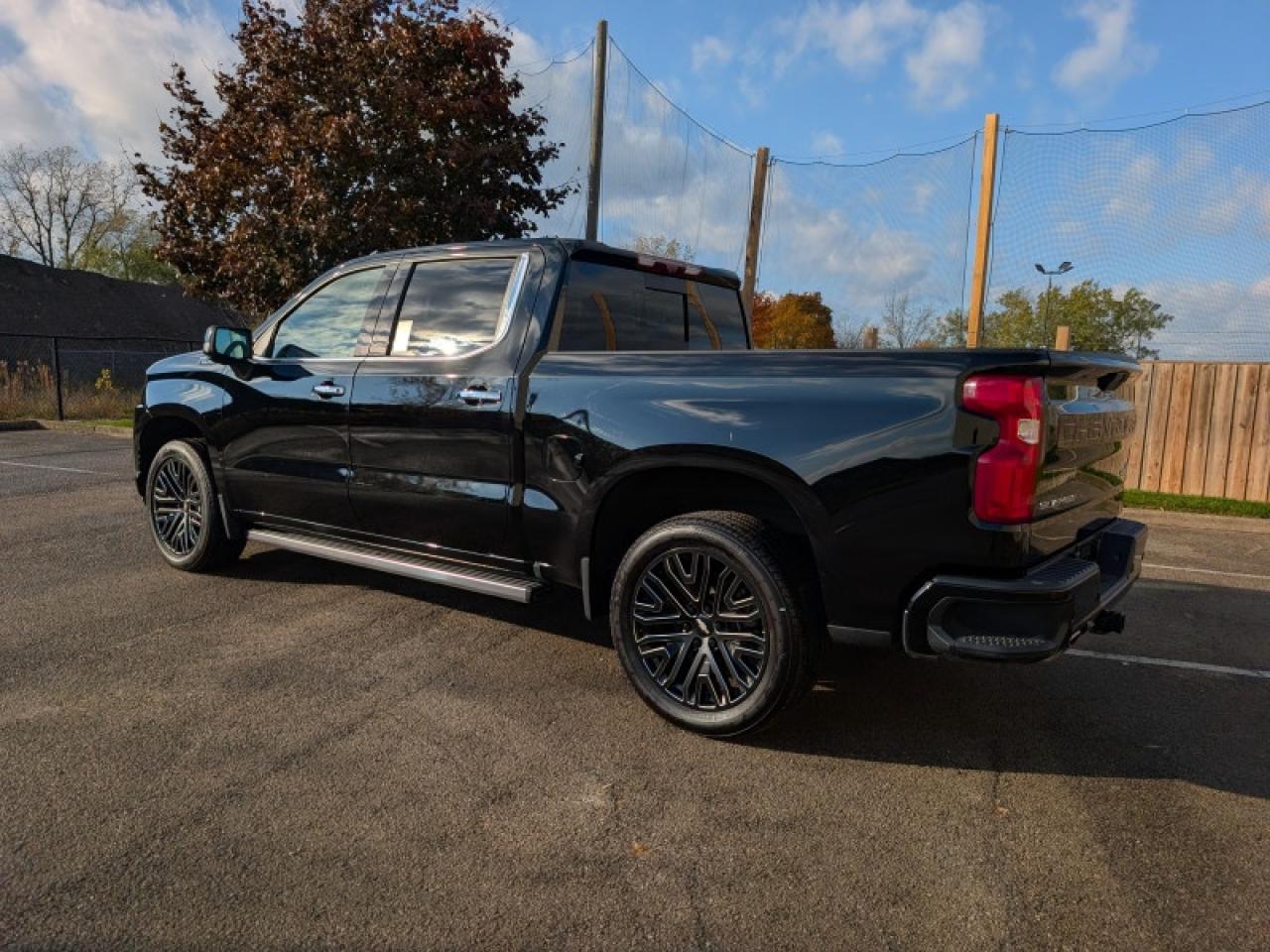 2020 Chevrolet Silverado 1500 High Country  **DELUXE + TECH PKG** Photo2