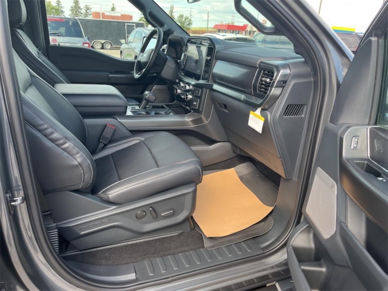 2025 Ford F-150 Lariat  - Tow Package Photo5