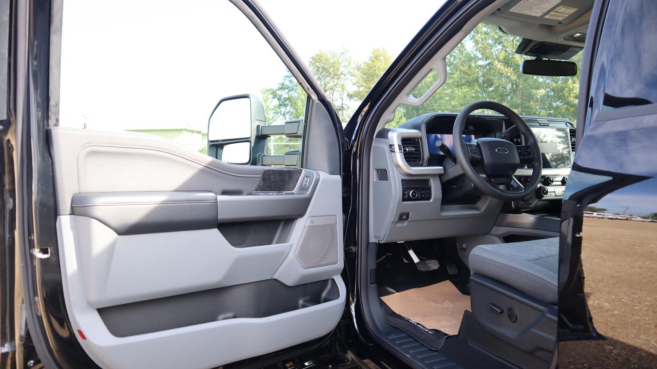 2025 Ford F-350 Super Duty SRW XLT Photo5