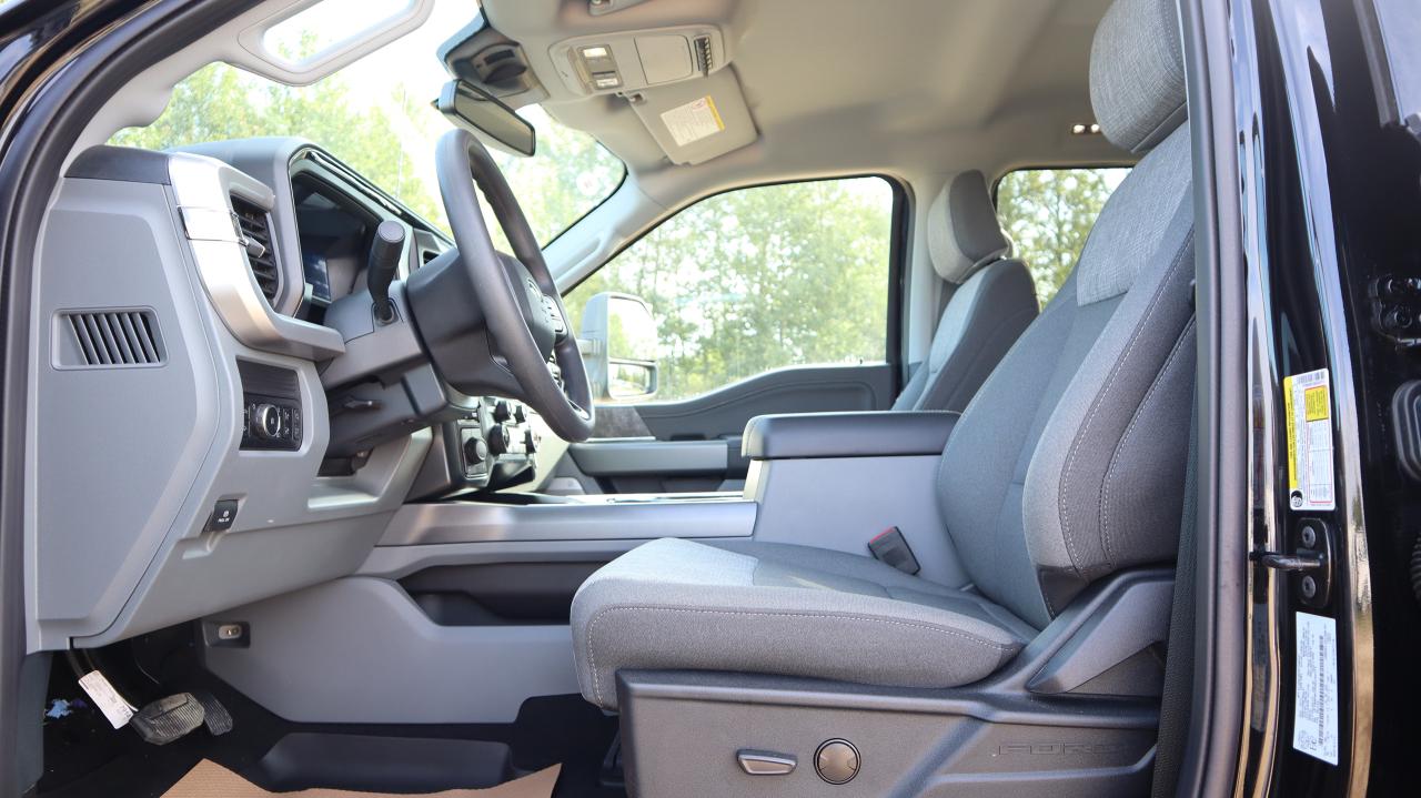 2025 Ford F-350 Super Duty SRW XLT Photo5