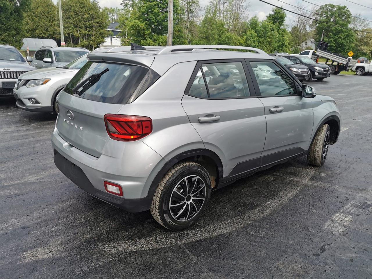 2021 Hyundai Venue SEL - Photo #5