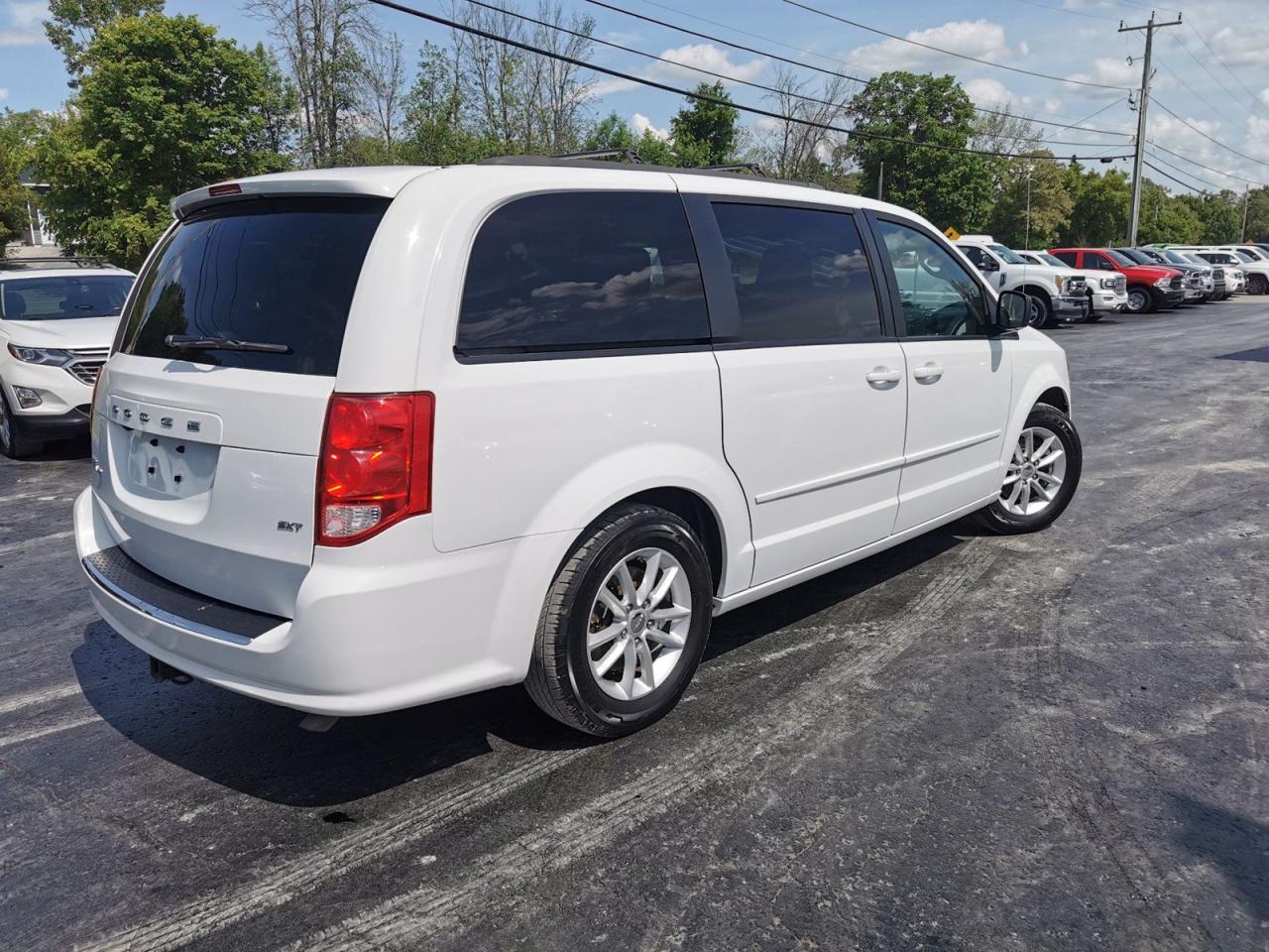 2017 Dodge Grand Caravan SE - Photo #5