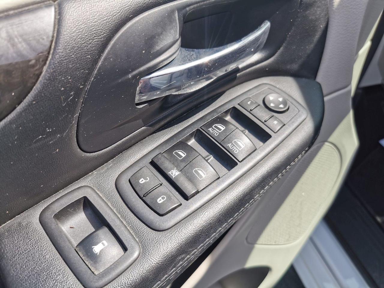 2017 Dodge Grand Caravan SE - Photo #10