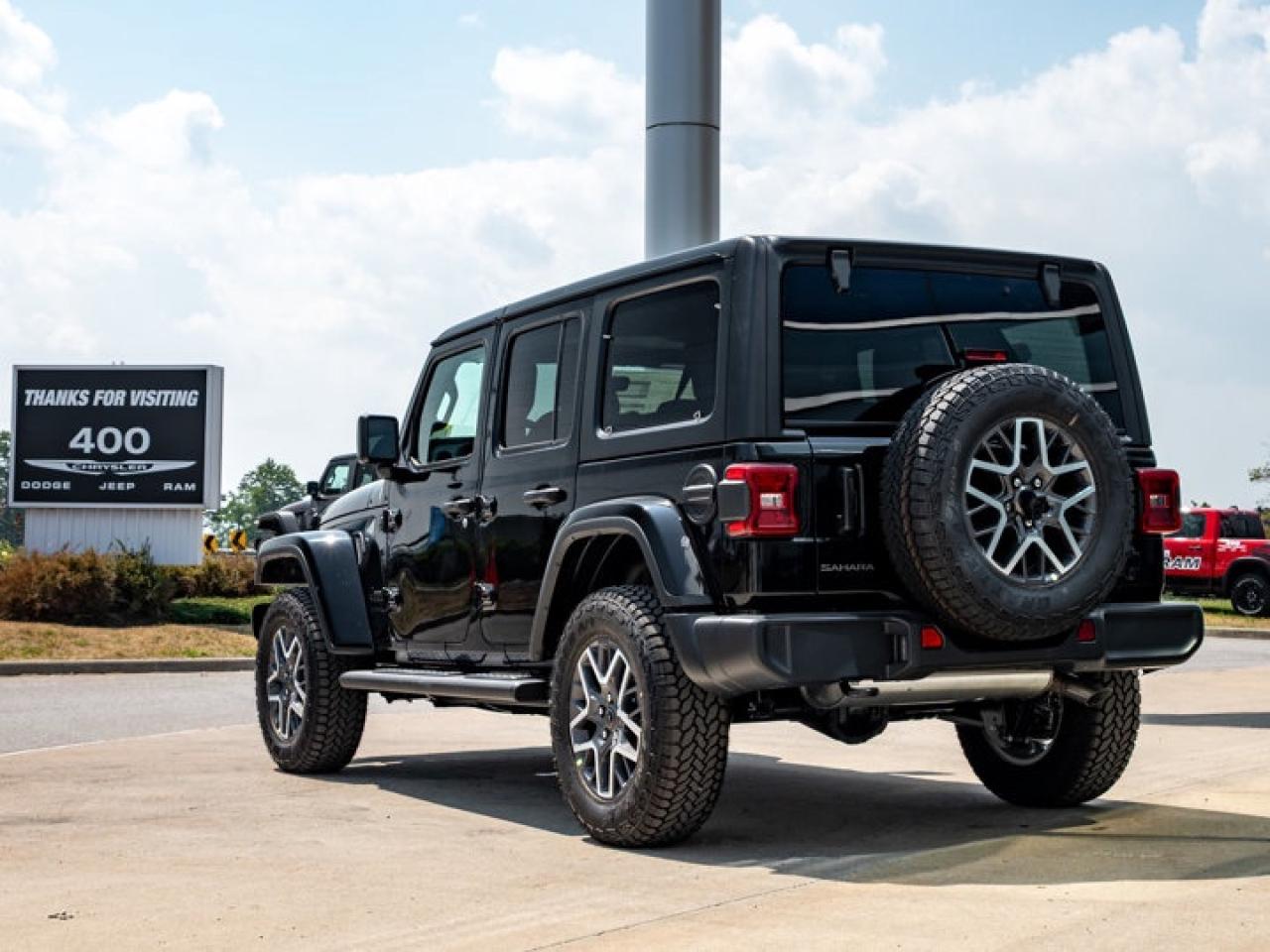 2025 Jeep Wrangler Sahara Photo4