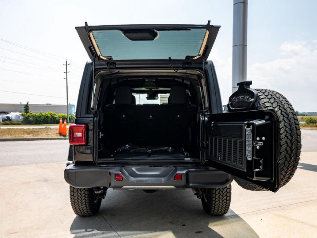 2025 Jeep Wrangler Sahara Photo