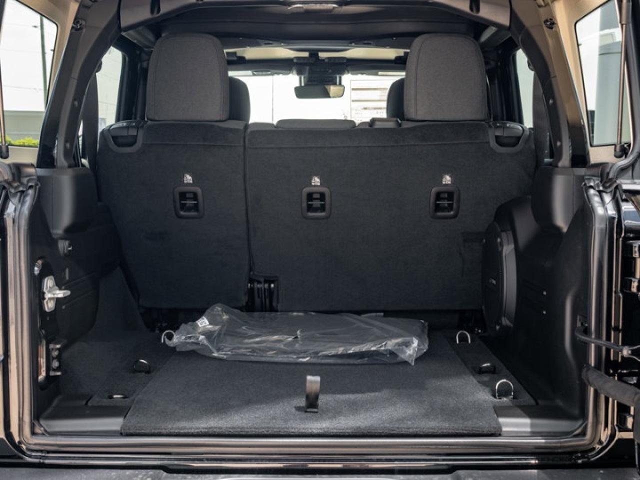 2025 Jeep Wrangler Sahara Photo