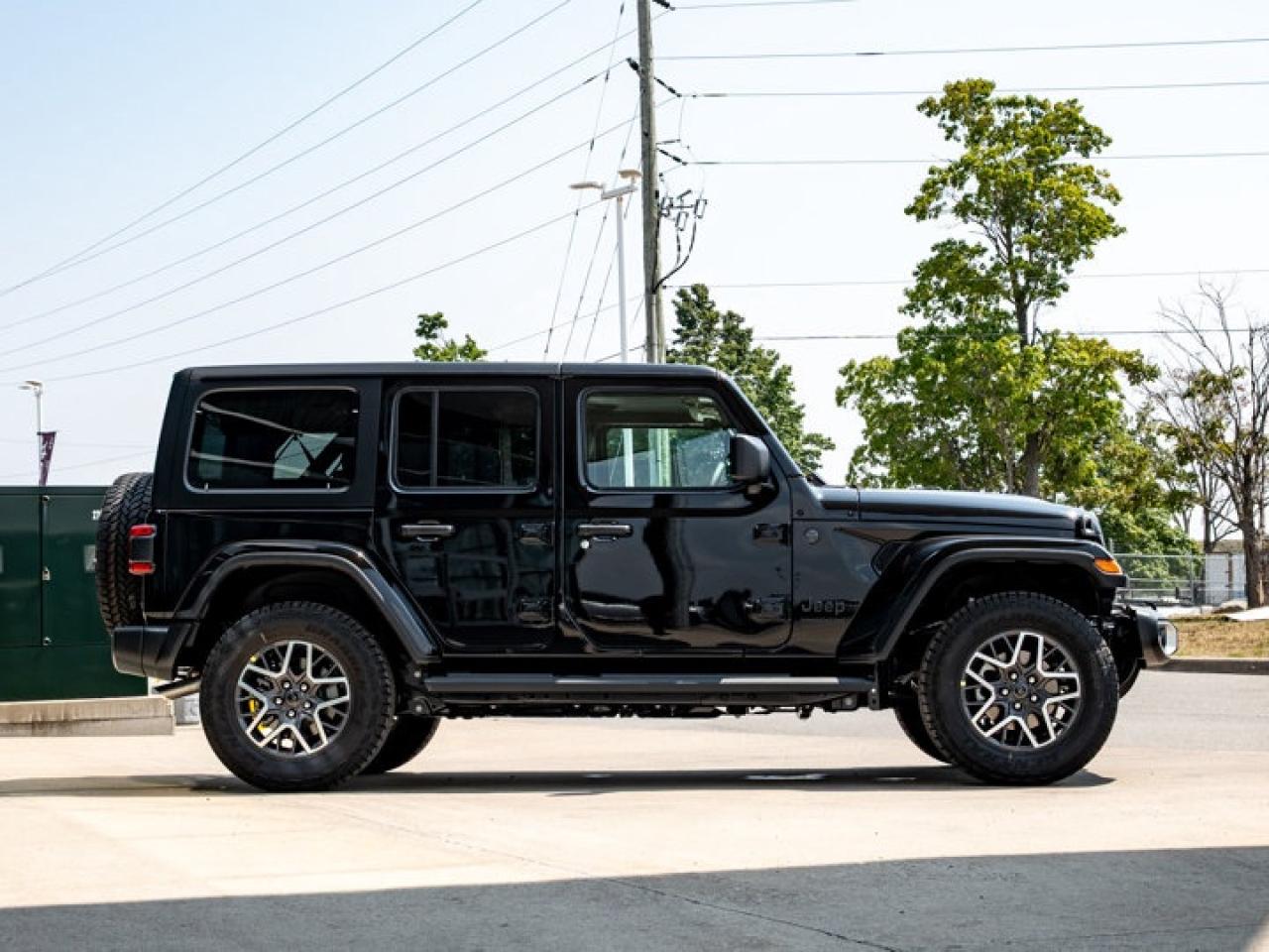 2025 Jeep Wrangler Sahara Photo