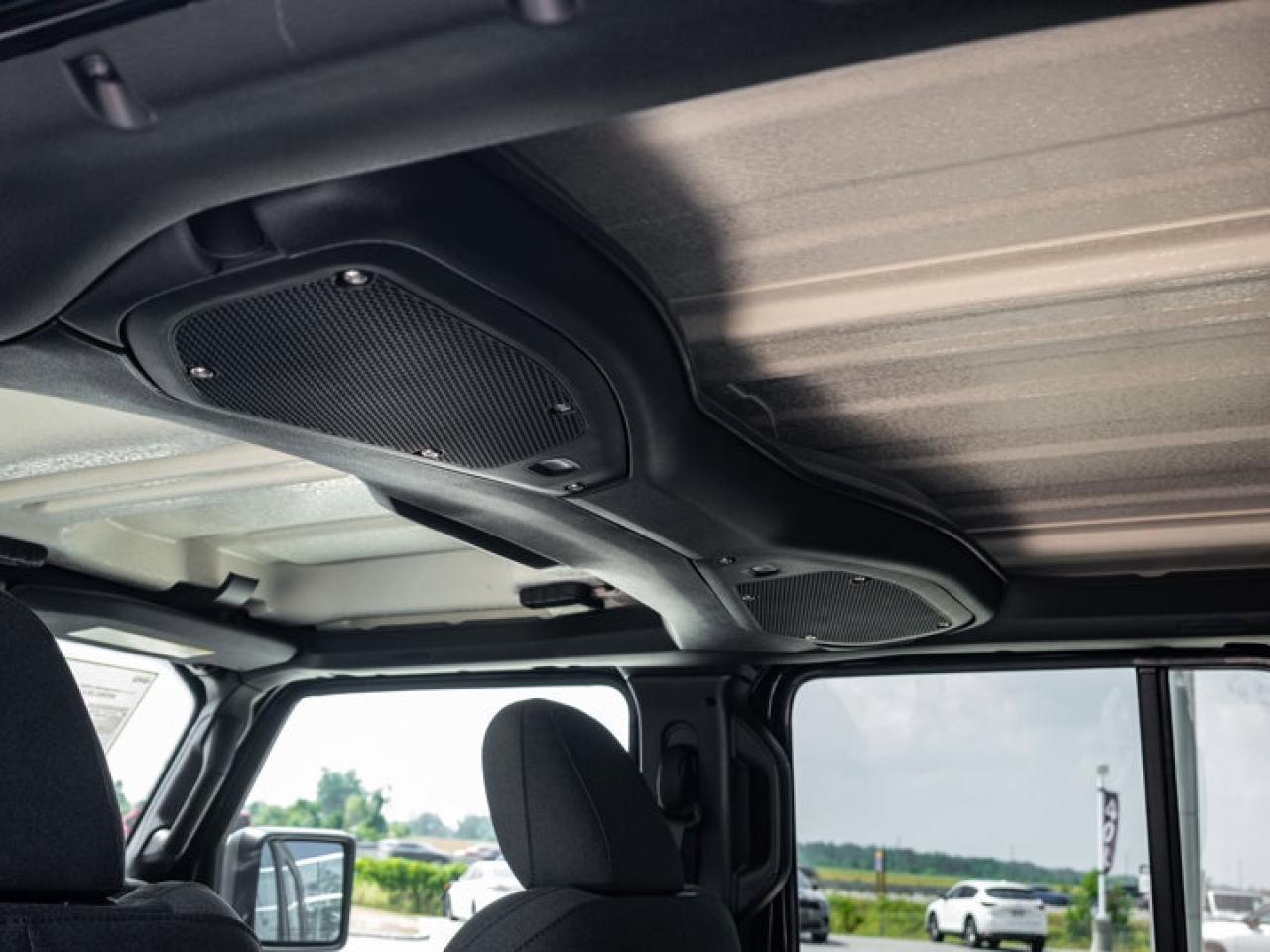 2025 Jeep Wrangler Sahara Photo