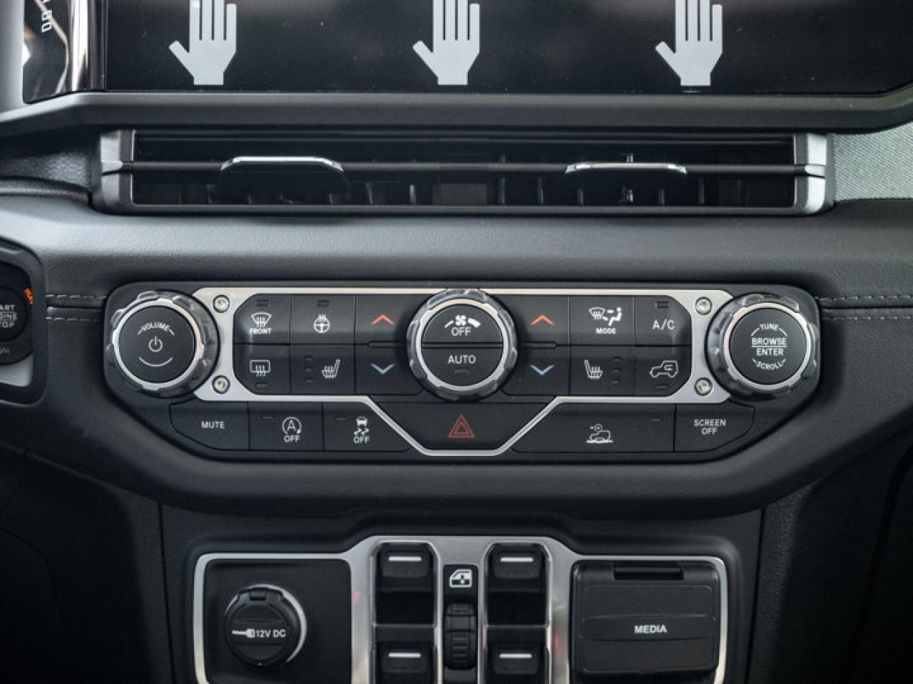 2025 Jeep Wrangler Sahara Photo