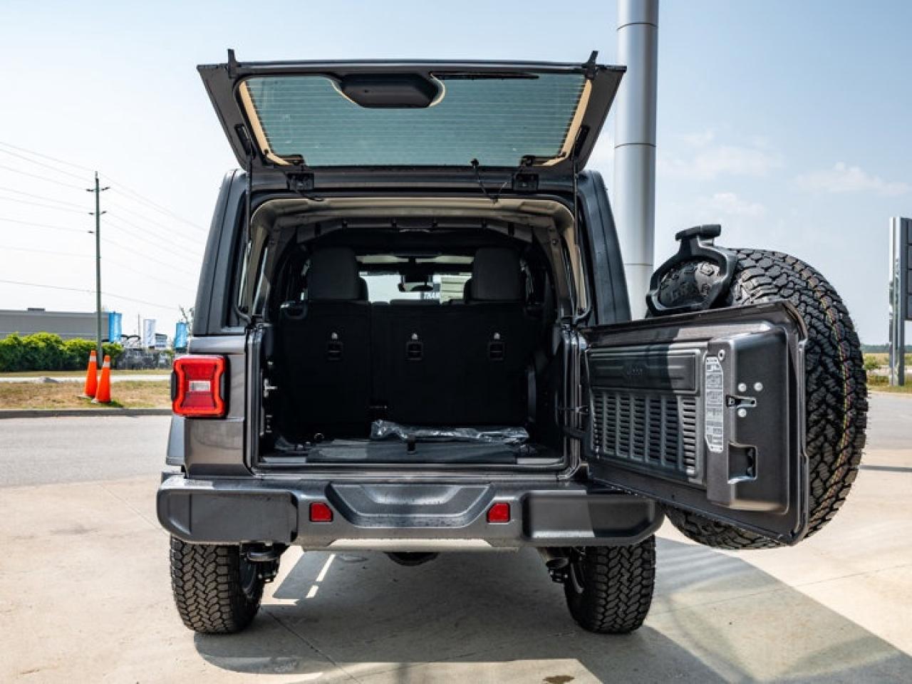 2025 Jeep Wrangler Sahara Photo