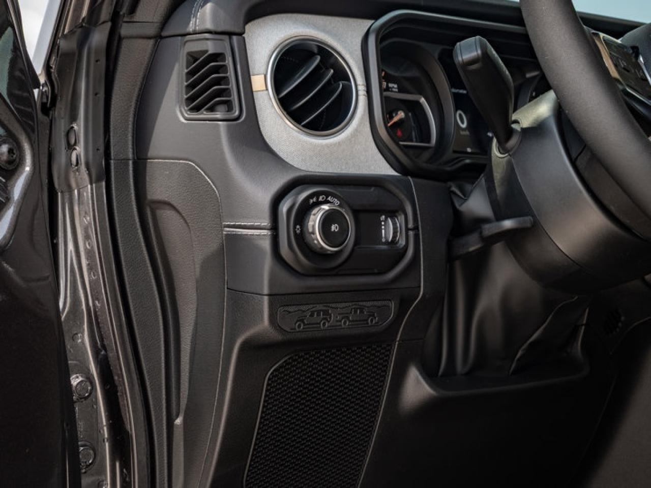 2025 Jeep Wrangler Sahara Photo