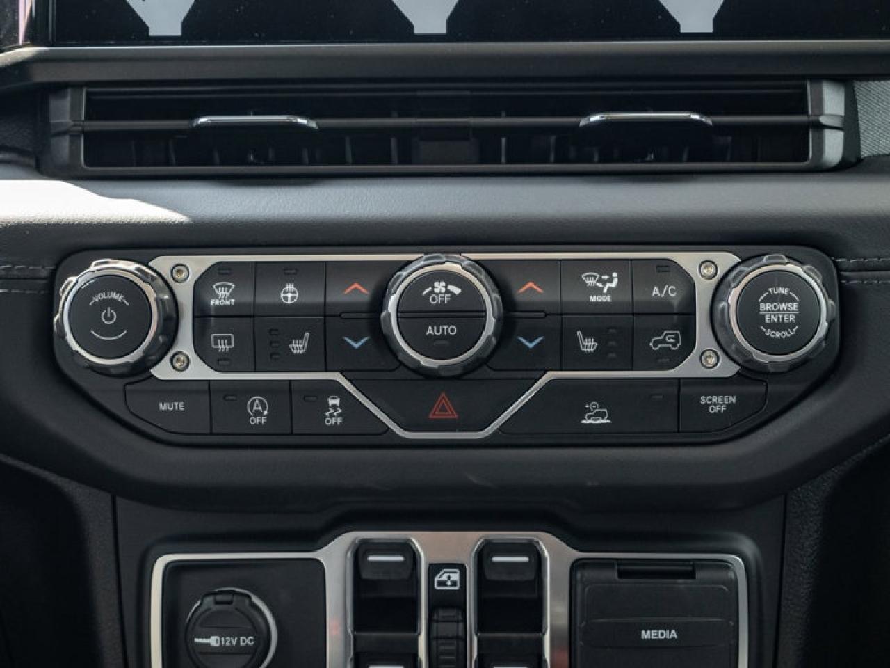 2025 Jeep Wrangler Sahara Photo