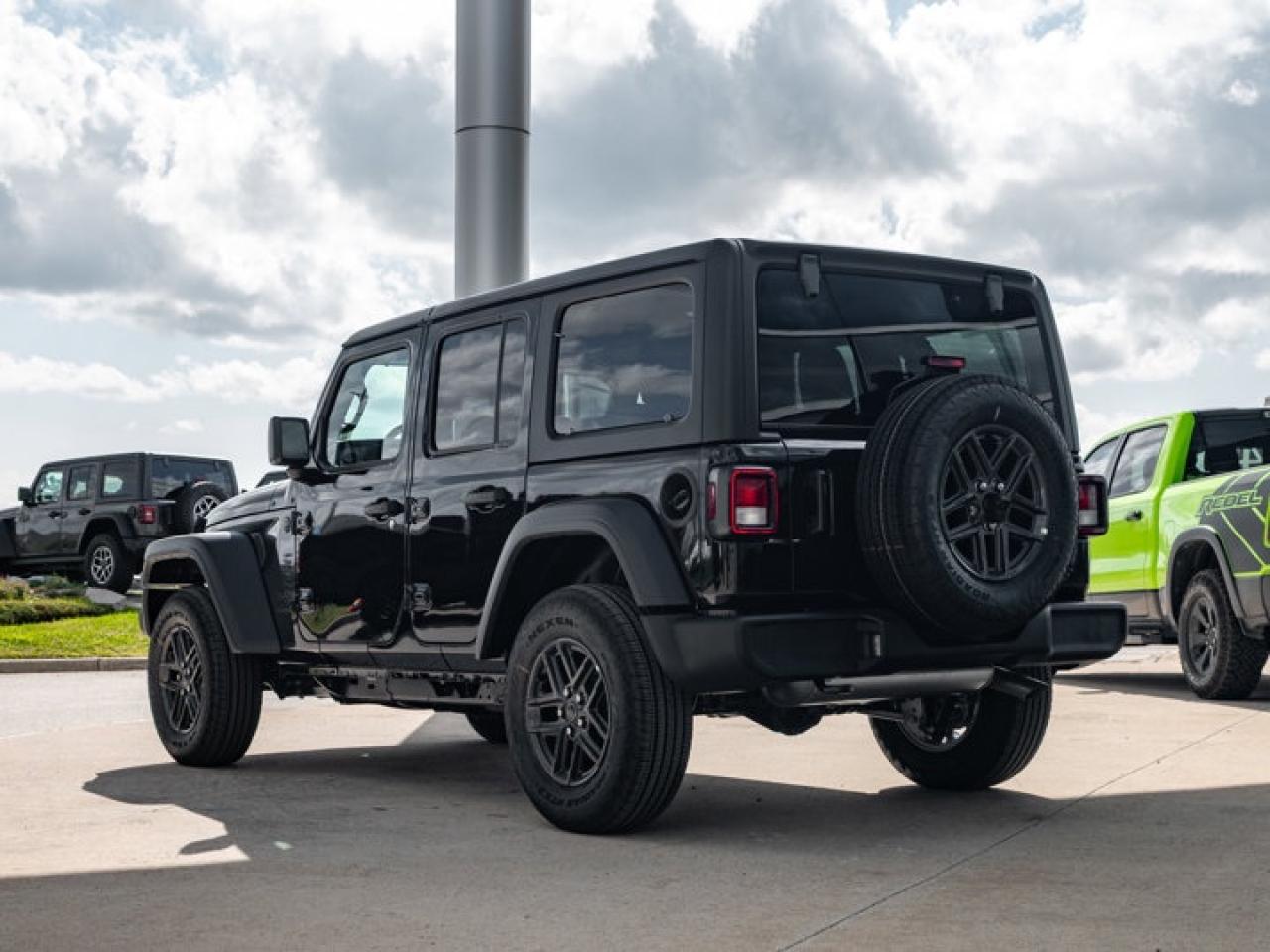 2025 Jeep Wrangler Sport S Photo4