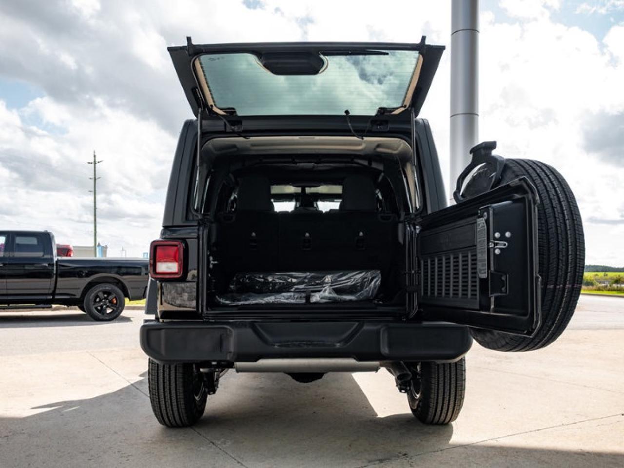 2025 Jeep Wrangler Sport S Photo