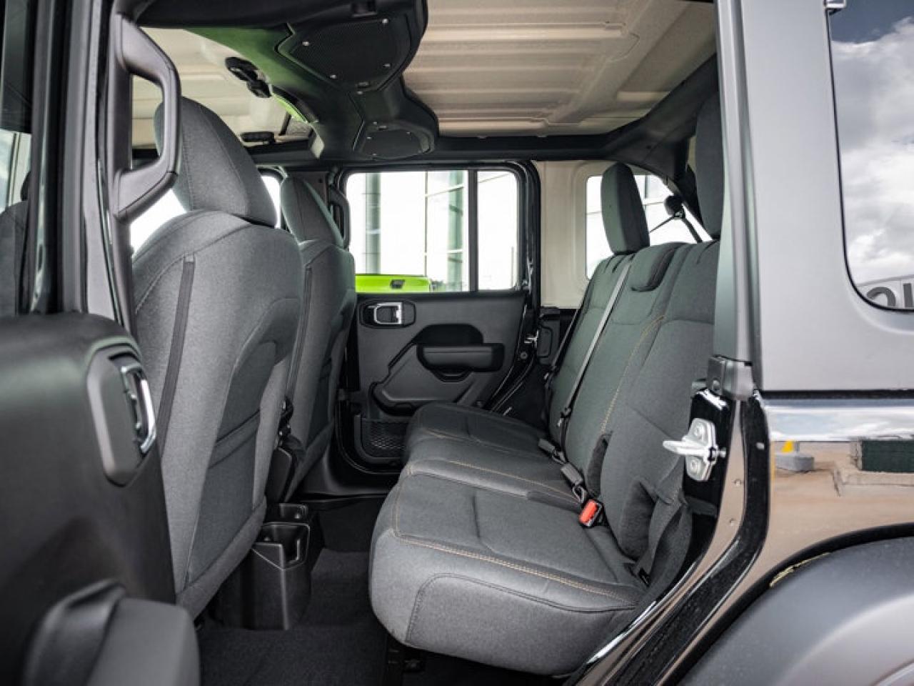 2025 Jeep Wrangler Sport S Photo