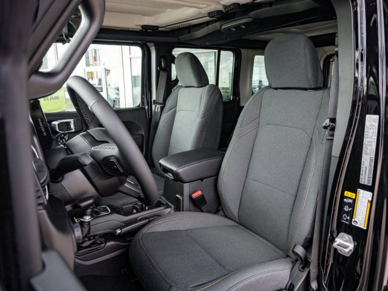 2025 Jeep Wrangler Sport S Photo