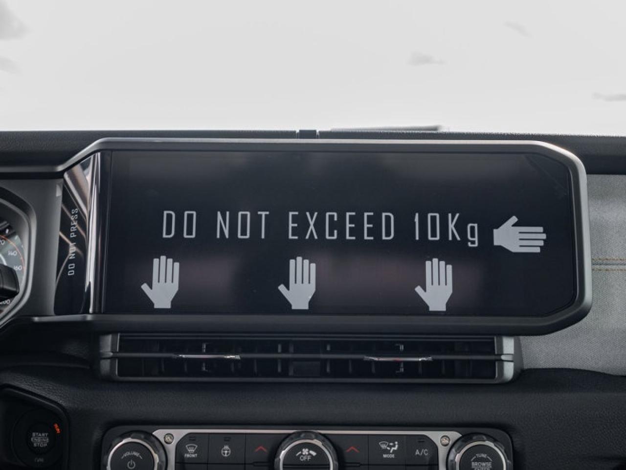 2025 Jeep Wrangler Sport S Photo