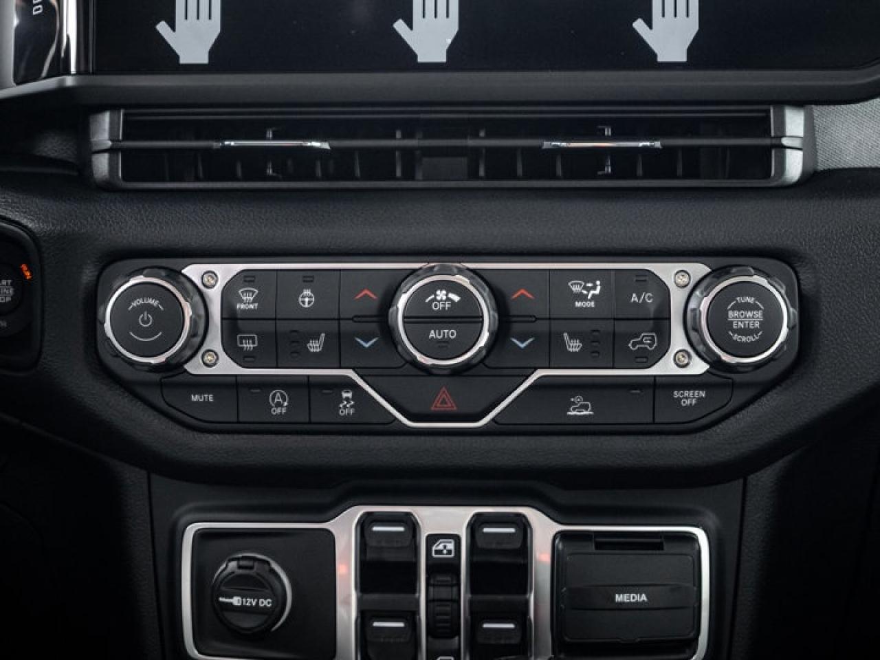 2025 Jeep Wrangler Sport S Photo