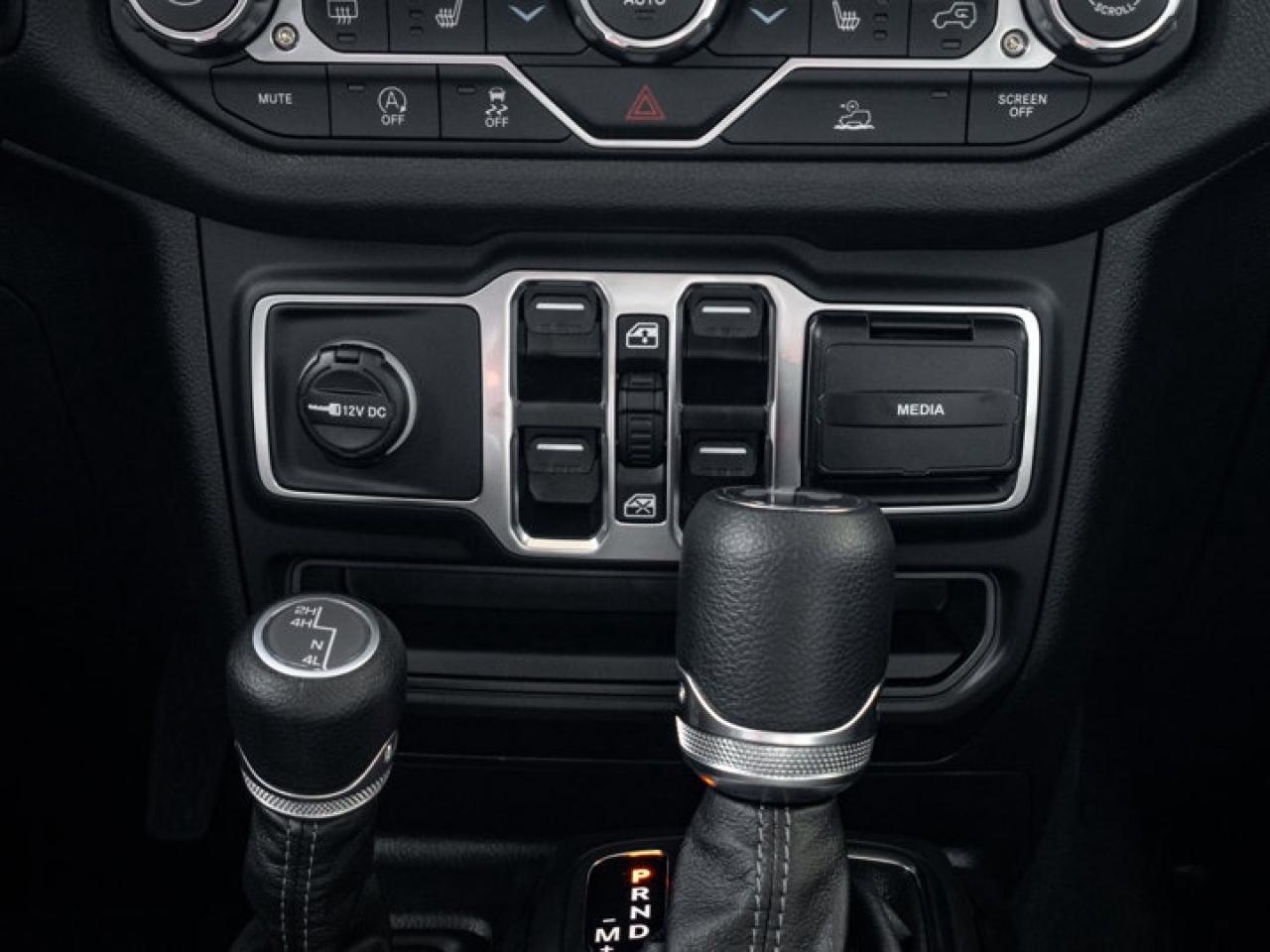 2025 Jeep Wrangler Sport S Photo