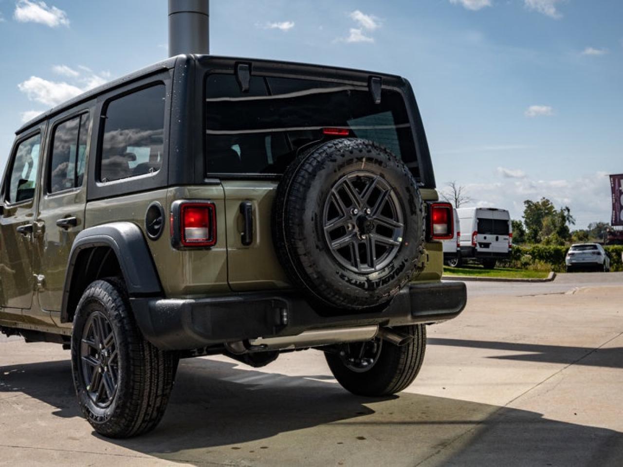 2025 Jeep Wrangler Sport S Photo