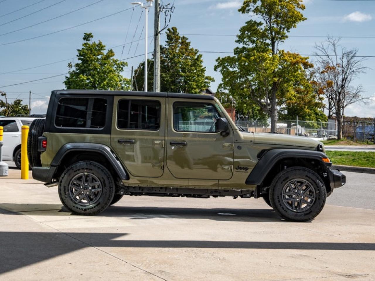 2025 Jeep Wrangler Sport S Photo