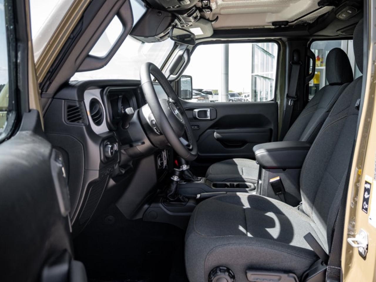 2025 Jeep Wrangler Sport S Photo